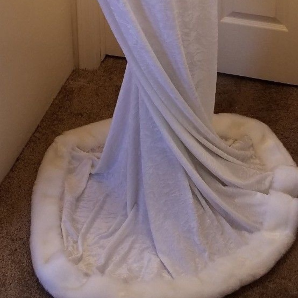 Faux Mink Backless Velvet Mermaid Wedding Gown - Picture 2 of 8